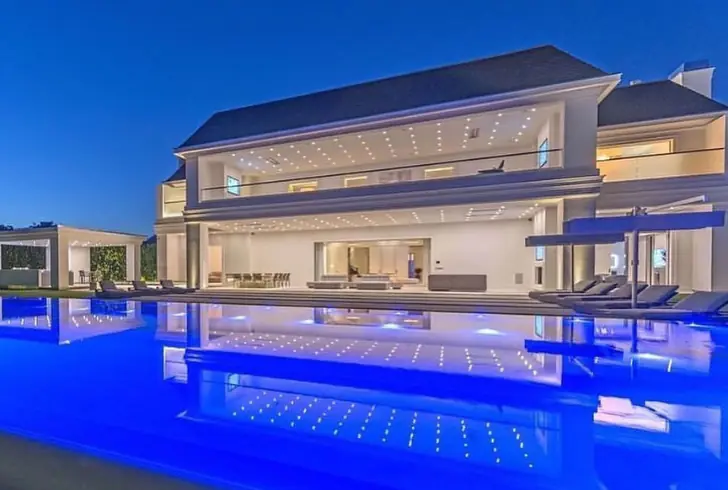 The sale of their shared mansion has intensified the Jennifer Lopez and Ben Affleck divorce chatter.